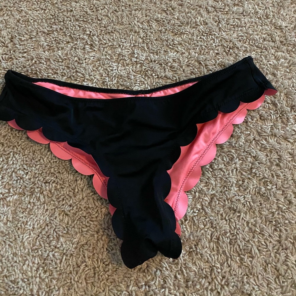 Scalloped Victoria’s Secret Pink Bottoms